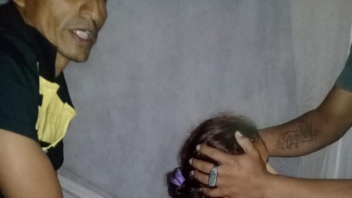 Los uniformados encontraron el cuchillo con el que fue atacada la mujer en la vivienda.