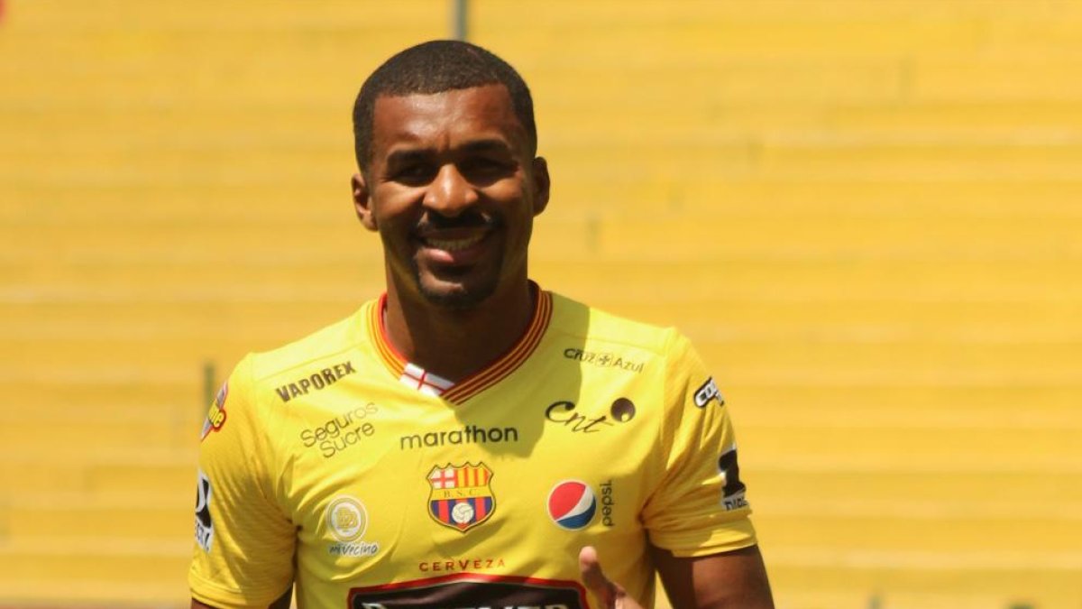 “No voy a poder jugar este año para Barcelona por un tema de contrato que no se lo firmó a tiempo. Vine con aspiraciones y quedarme sin jugar el resto del año es difícil”, dijo el jugador