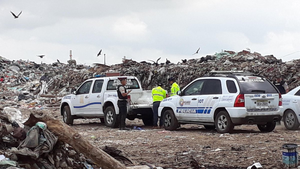 La policía levantó el cadáver.