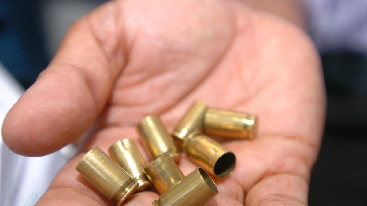 Los casquillos en una escena permiten determinar el sitio desde dónde se disparó.
