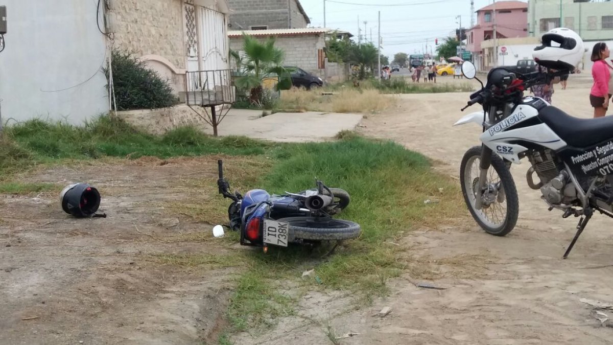 Los hombres abandonaron la motocicleta seis cuadras después de la escena del crimen.