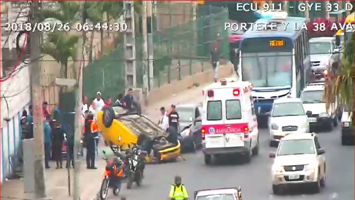 Tras el siniestro, ocurrido en horas de la mañana, cuatro personas resultaron heridas.