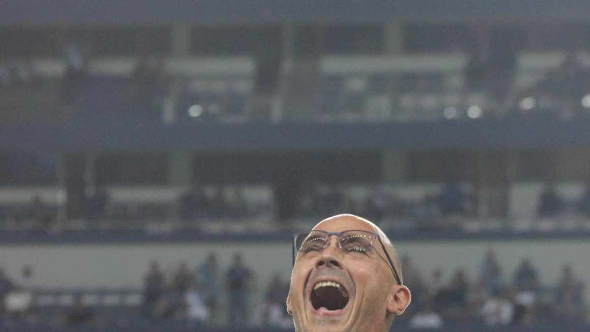 Alfredo Arias celebra uno de los tantos convertidos por Emelec.