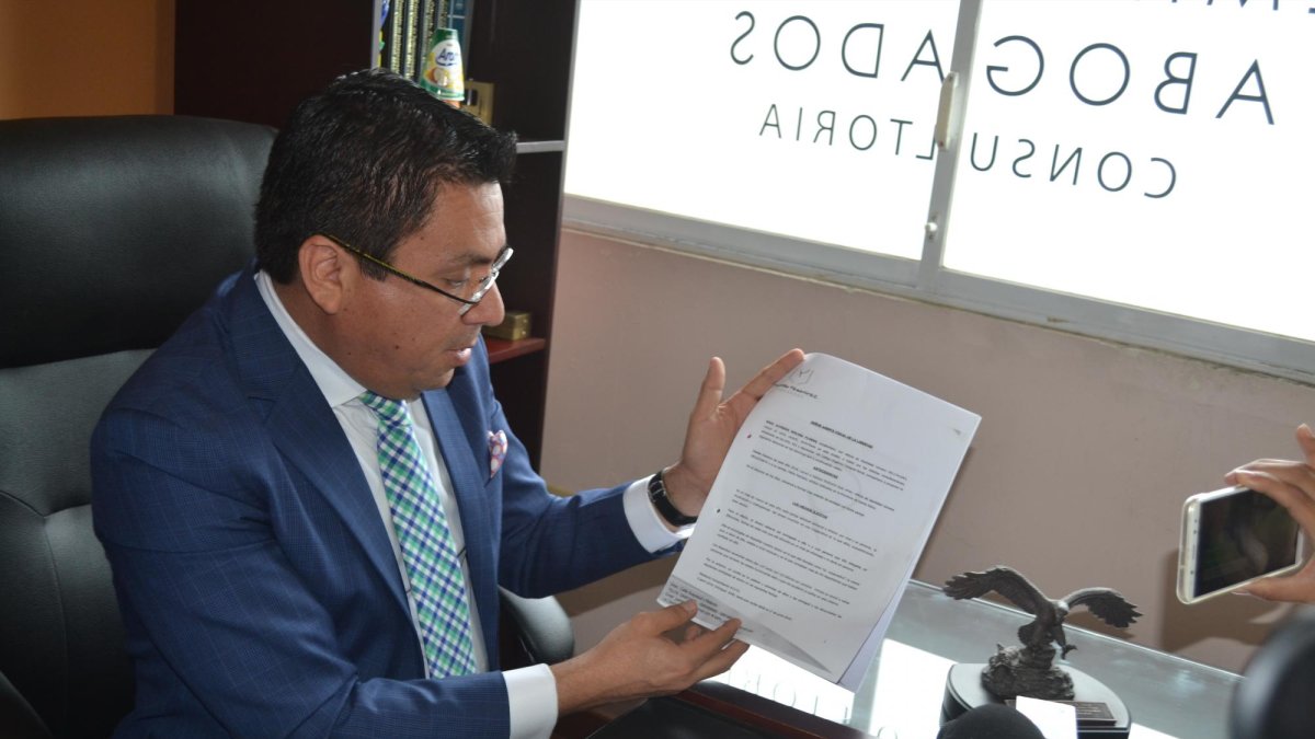 La denuncia fue presentada este jueves 12 de julio de 2018 en la Fiscalía del cantón La Libertad por el abogado Juan Pazmiño, defensor de una veintena de las víctimas.