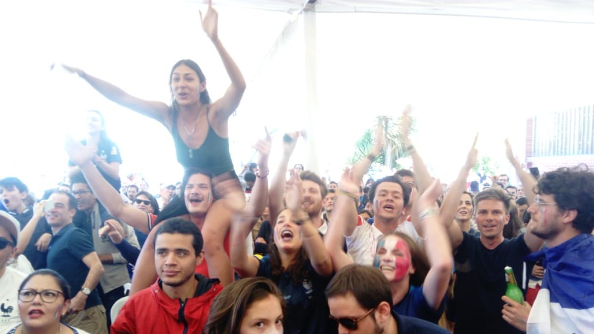 La fiesta se trasladó a la Alianza Francesa de Quito.