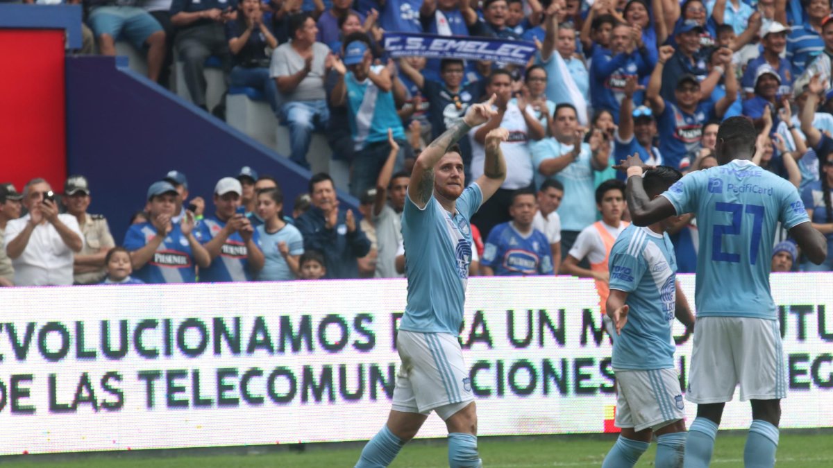 Con este triunfo, Emelec se ratifica en la primera posición del campeonato ecuatoriano con 12 puntos.