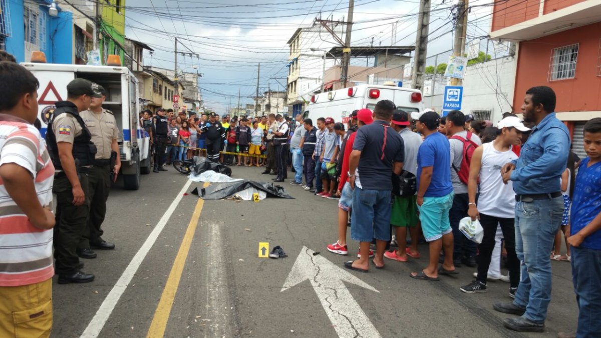 Agentes de policía acudieron al sitio.