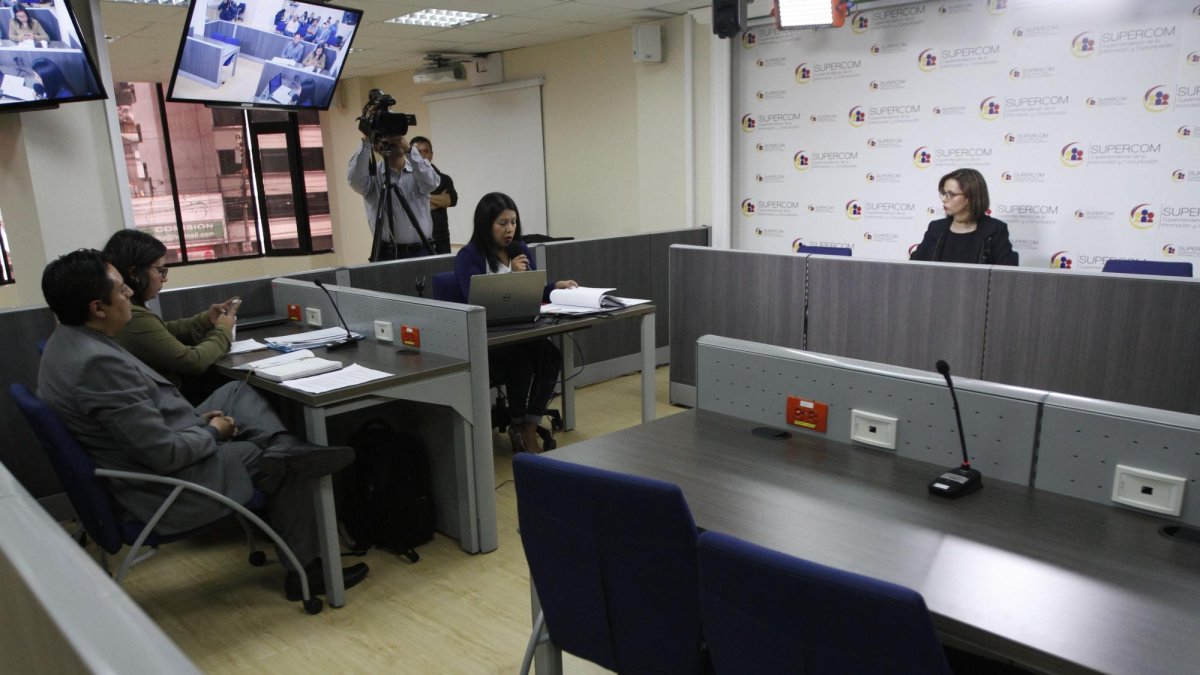 Esta institución, nacida en octubre del 2013 con la aprobación de la ley en la Asamblea Nacional, ha sido blanco de críticas, especialmente de los medios, desde que empezó su trabajo y por la aplicación de la denominada “ley mordaza”.