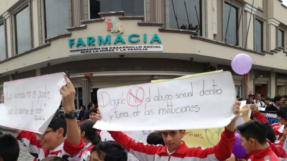 Delegaciones estudiantiles también marcharon en contra de la violencia sexual.