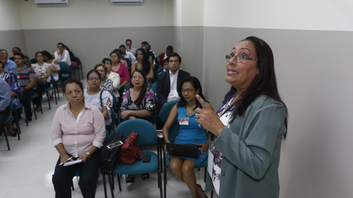 Imagen referencial. Los maestros deben presentar su cédula de identidad para rendir la prueba.
