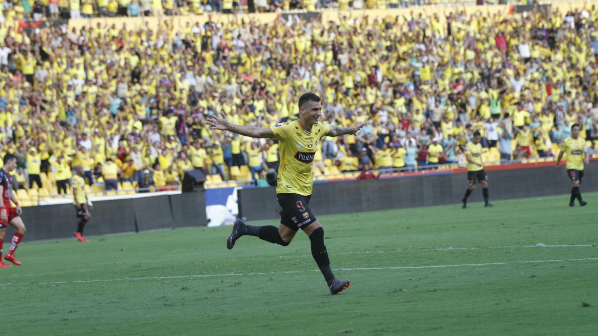 Barcelona quedó como puntero del campeonato nacional tras la goleada a los militares con 13 puntos.