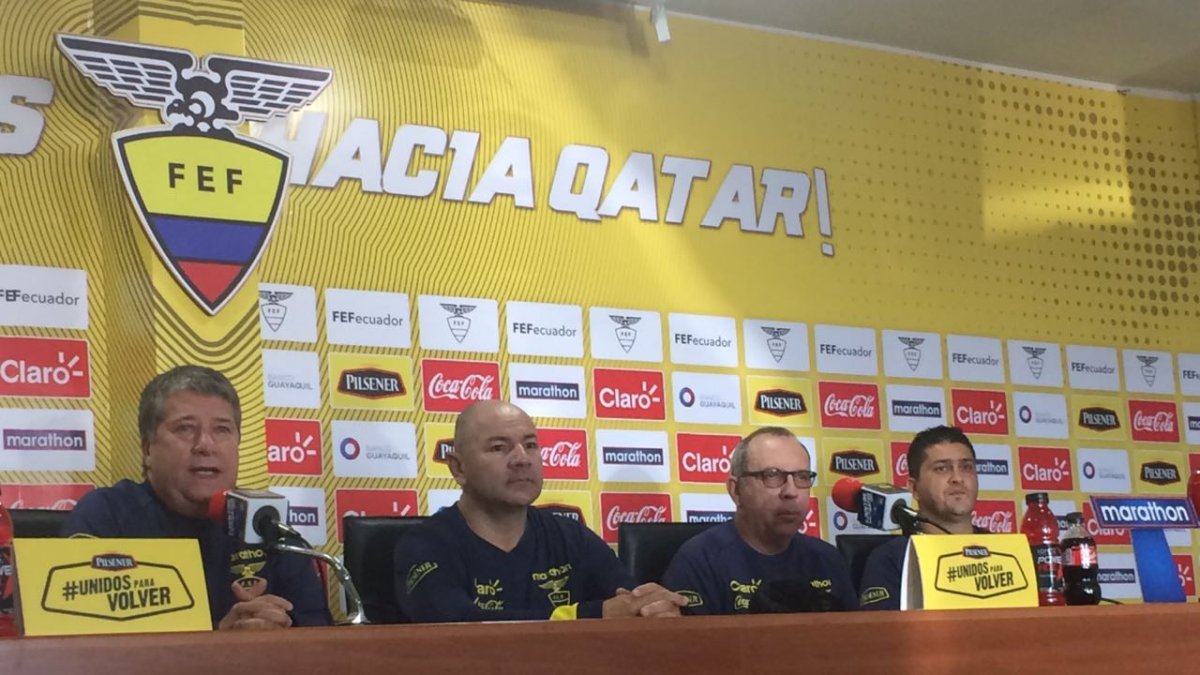 El Bolillo y su cuerpo técnico ofrecieron una rueda de prensa.