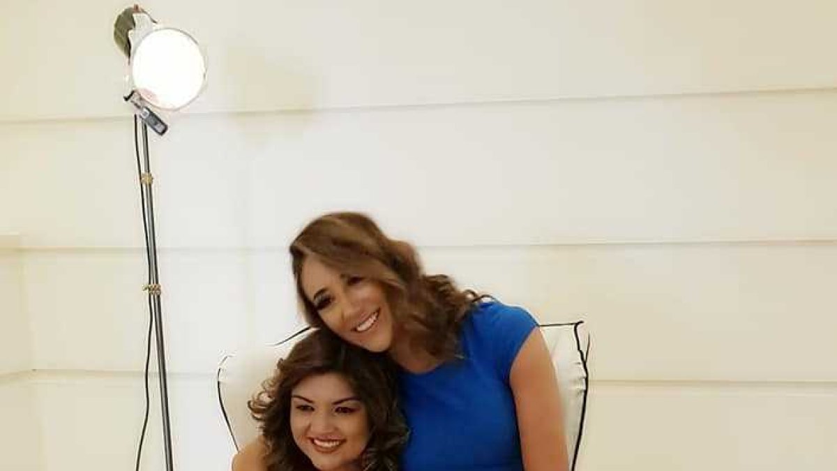 La diseñadora de modas Fernanda Gómez Estrada ahora se dedica a la metafísica, se unió a la angeloterapeuta Andrea Ceron para ayudar a las personas a ser felices.