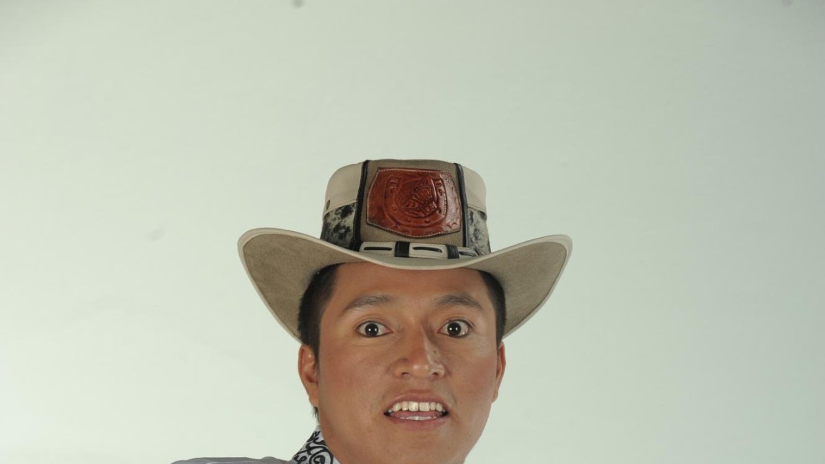 El cantante se ha hecho un nombre en la música popular.