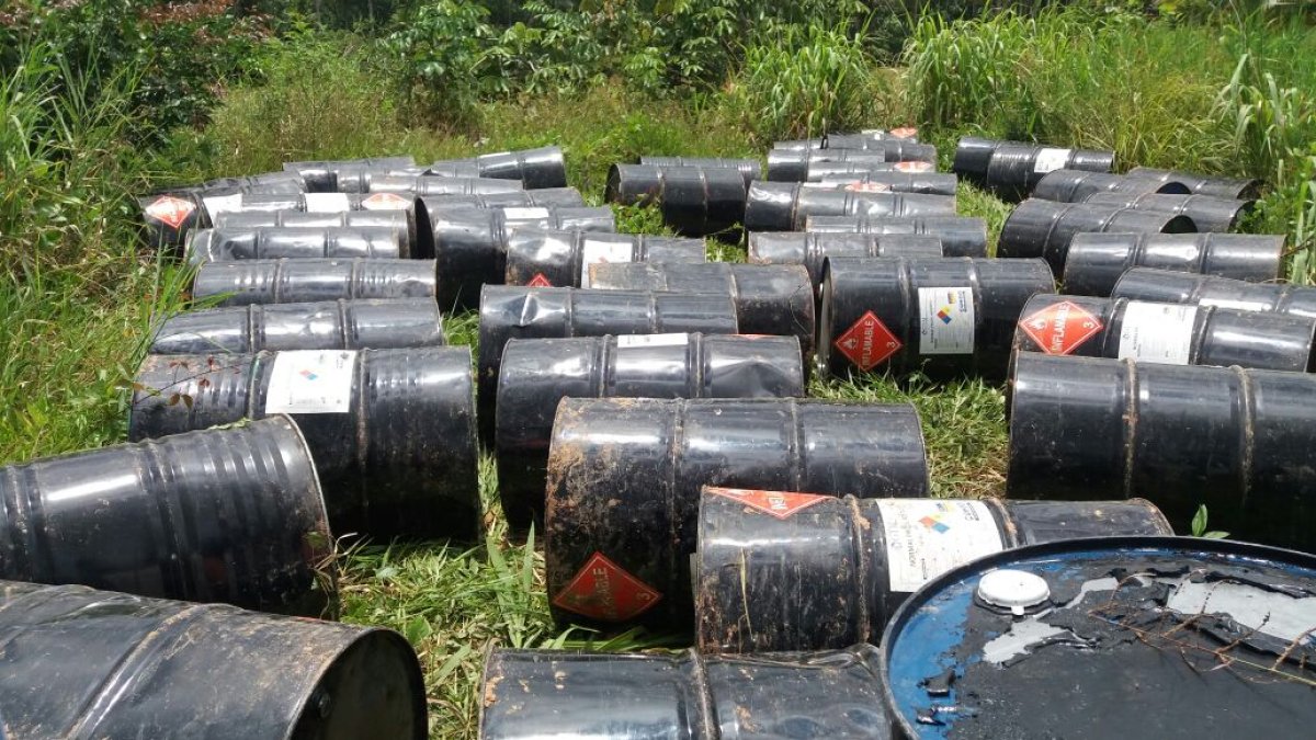 La Policía del cantón investiga la procedencia de los líquidos.