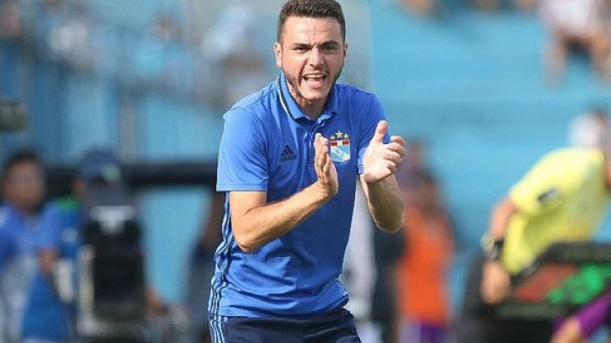 Los directivos eléctricos analizaron las cuatro carpetas que manejaban, y finalmente hubo consenso para firmar al nuevo timonel azul.