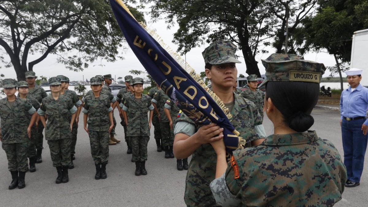 Las jóvenes actualmente pulen su marcha con cuatro instructoras.