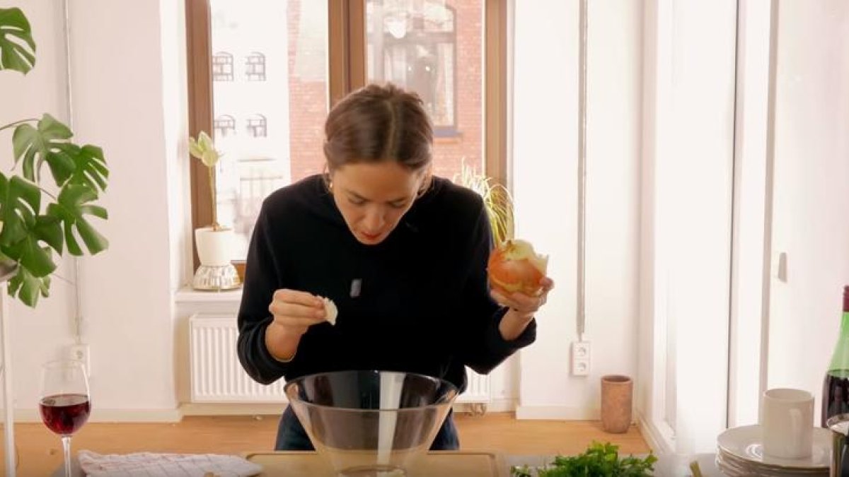 El cineasta y fotógrafo australiano Nathan Ceddia publicó la insual ‘guía culinaria’ audiovisual el pasado 22 de diciembre.