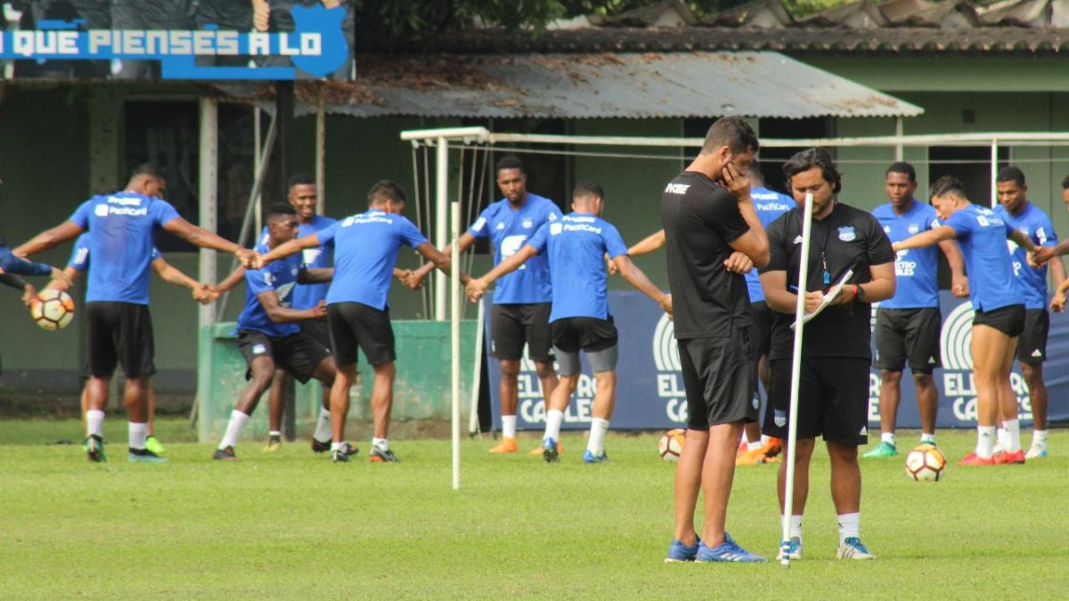Javier Klimowicz, entrenador interino de Emelec, entrenó al equipo la mañana del 22 de mayo.