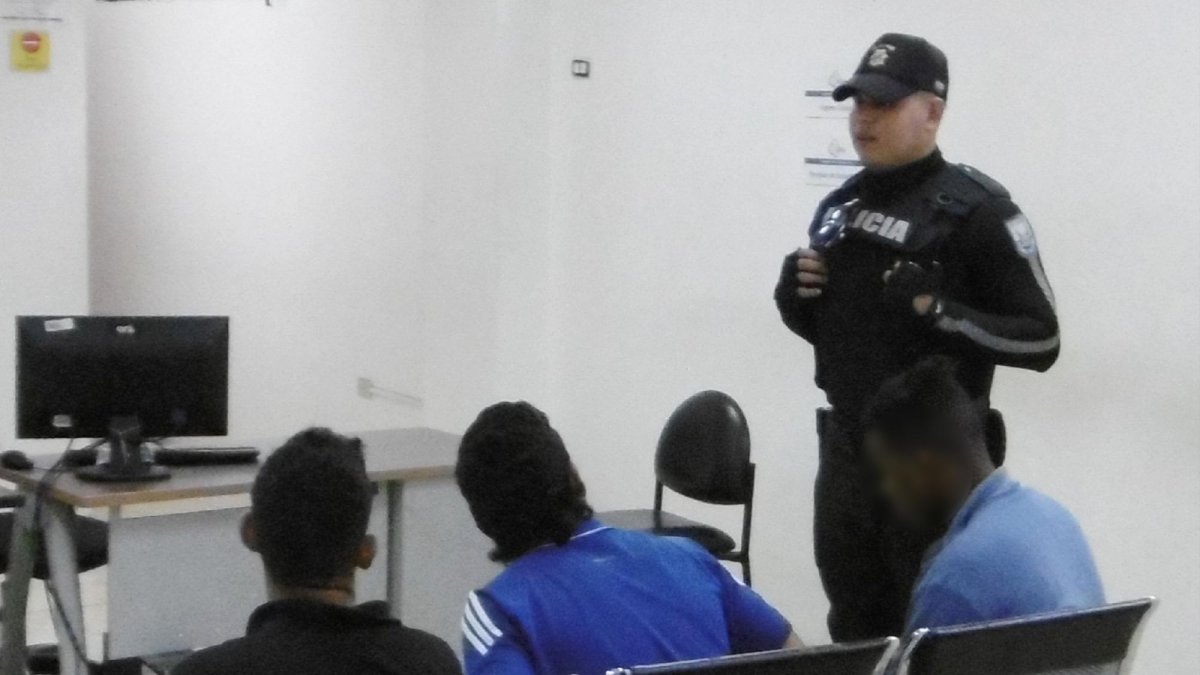 Tres hombres, de alrededor de 20 años, son acusados de asaltos en los exteriores de ciudadelas privadas.