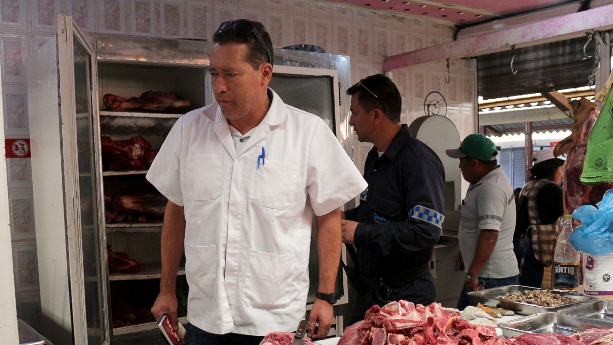 Las inspecciones para dar con esta carne decomisada han empezado en los mercados del sector.