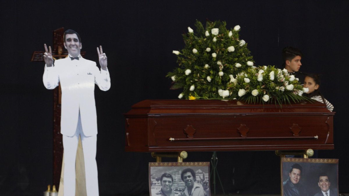 Los restos del artista fueron velados en el Ágora de la Casa de la Cultura.