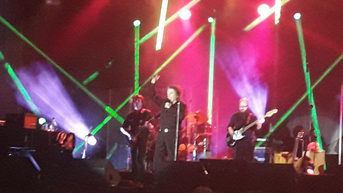 El artista logró llenar el recinto con miles de fanáticos que no cesaron de aplaudir sus temas.