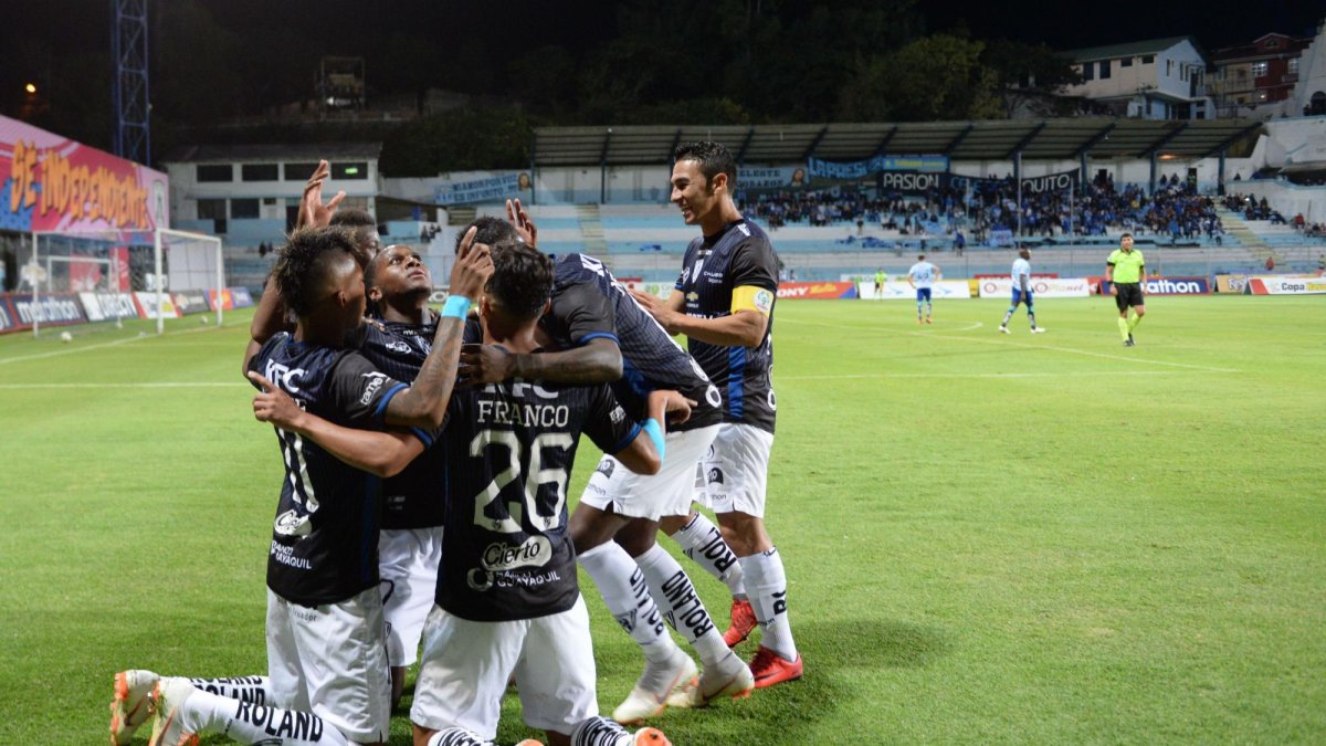 Fue el primer encuentro del valenciano en la cancha de los rayados, en Sangolquí, ante una buena presencia de público.