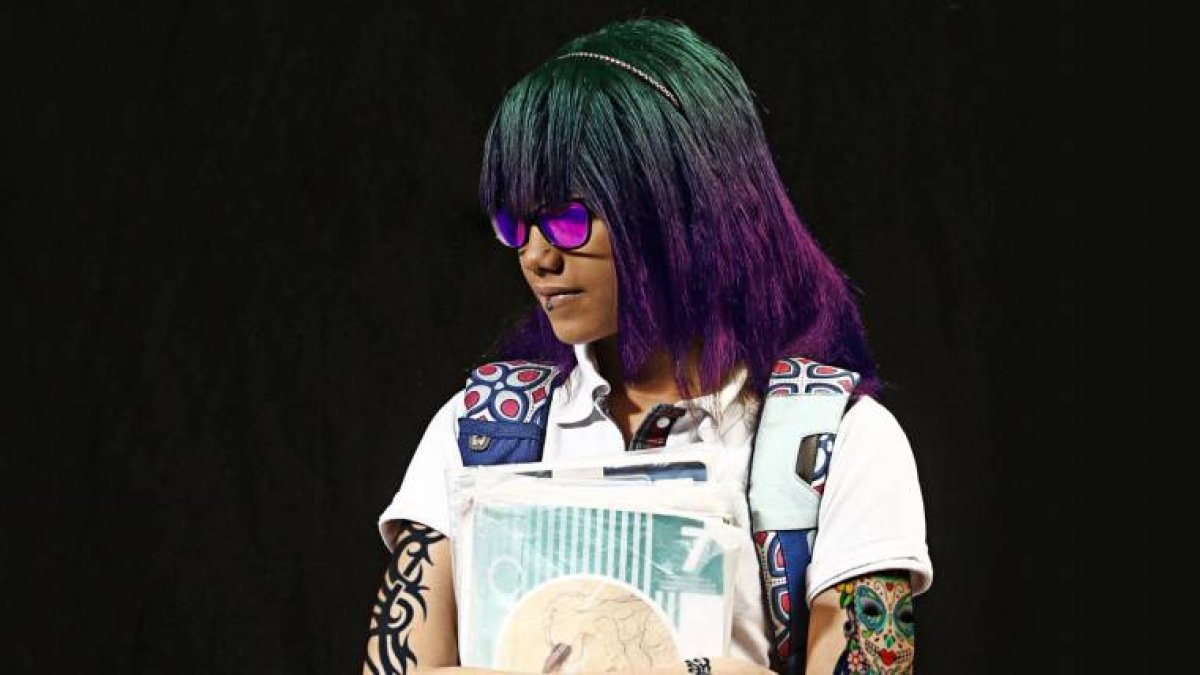 Caso. Un grupo pide que se acepte que los chicos puedan ir a clases con cabello teñido y tatuaje si lo desean.