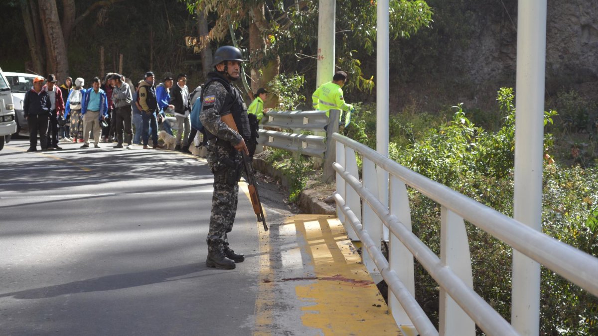 El cuerpo fue encontrado en la antigua vía Ambato - Guaranda.