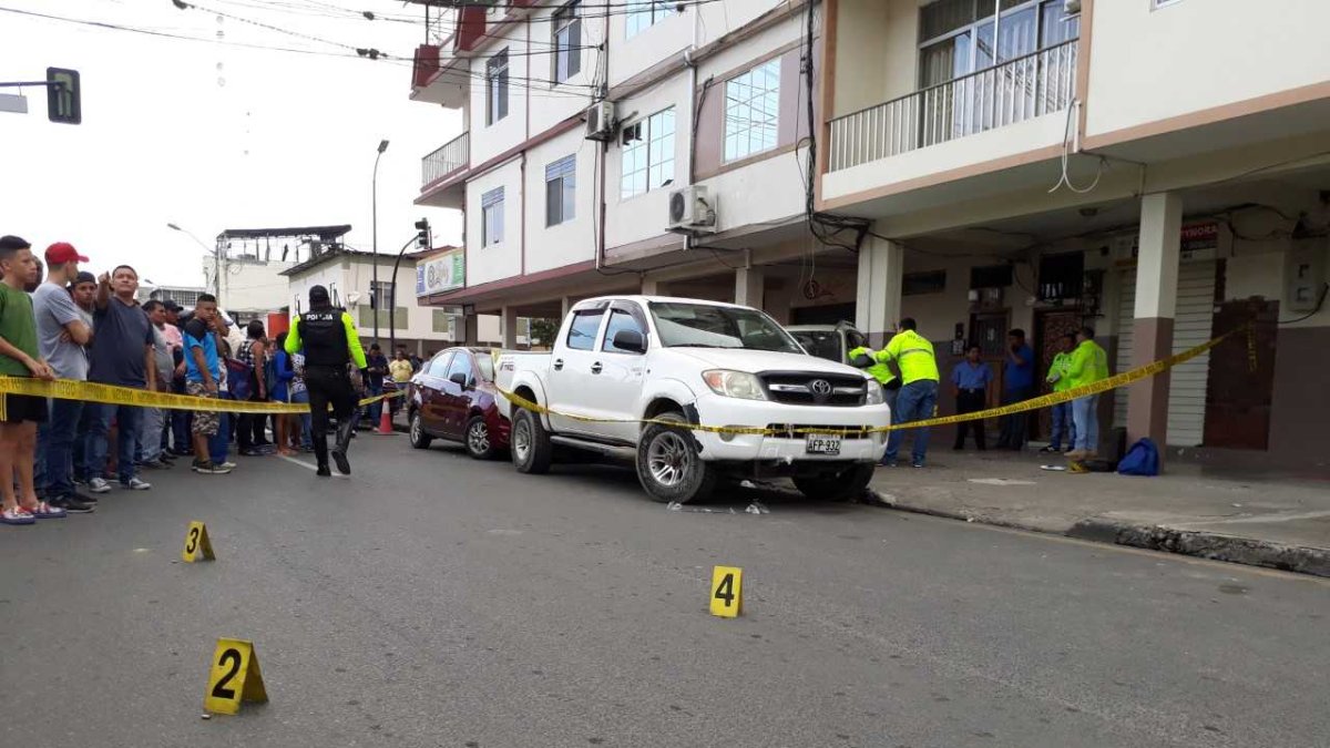 Un testigo que omitió su nombre, dijo que se escucharon alrededor de ocho disparos presumiblemente con una repetidora.