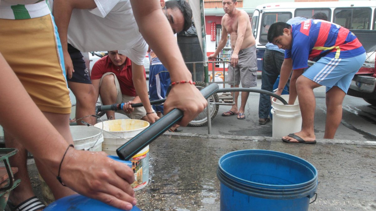 La empresa de agua potable solicitó a la ciudadanía abastecerse con anticipación por los trabajos de rehabilitación a ejecutarse en el acueducto de 1800 mm.