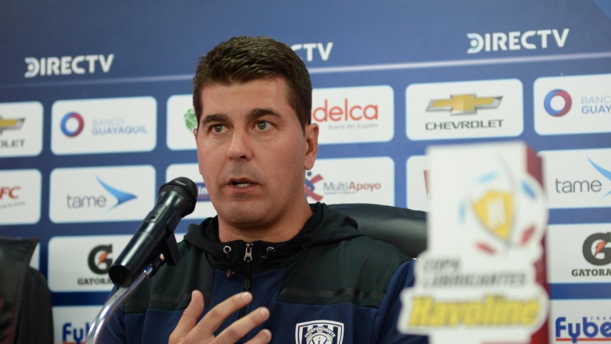 “En tres semanas que he estado con el equipo es difícil hacer una pretemporada. Estamos trabajando para corregir errores pero eso es algo que toma tiempo”.