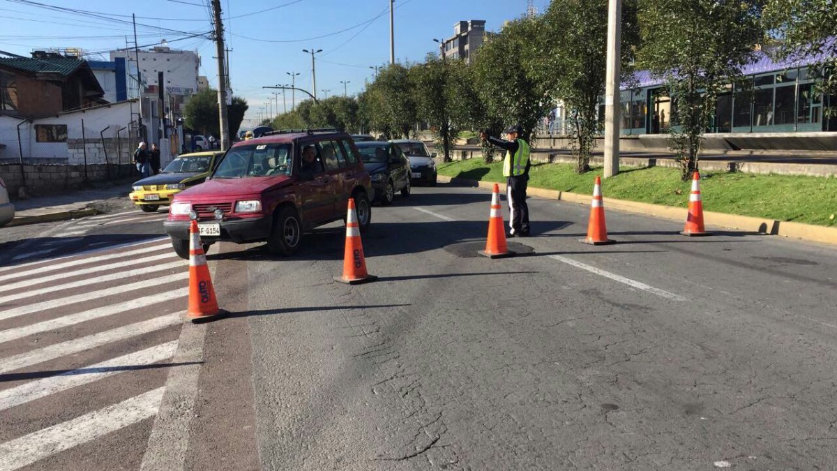 La Agencia Metropolitana de Tránsito desvió el flujo por otras vías del sector.