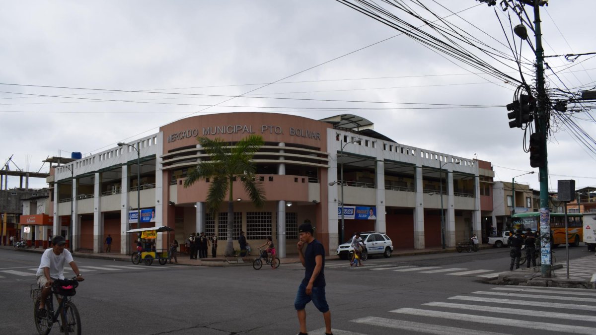 Los habitantes la mañana de este miércoles salieron realizar compras al centro de la parroquia.