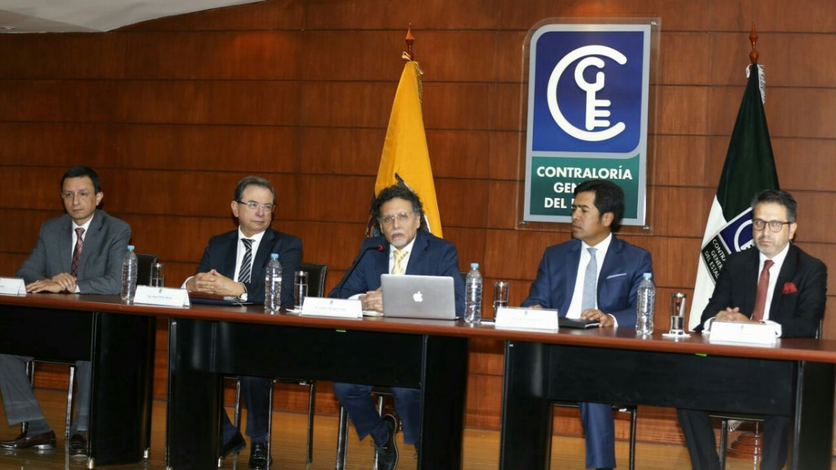 Contraloría presenta el informe sobre deuda pública.