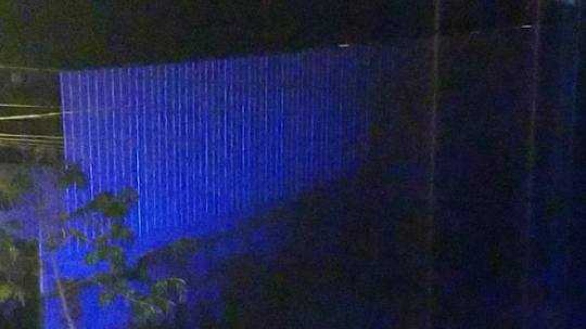 El individuo que estaba en el suelo supuestamente recibió varios piedrazos.