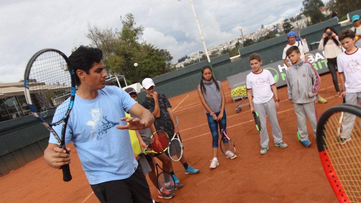 Nicolás Lapentti llegó hasta el Quito Tenis y Golf Club para dar clases a los niños.