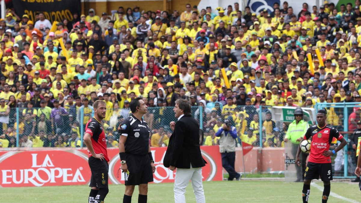 Guillermo Almada en el encuentro ante Deportivo Cuenca.