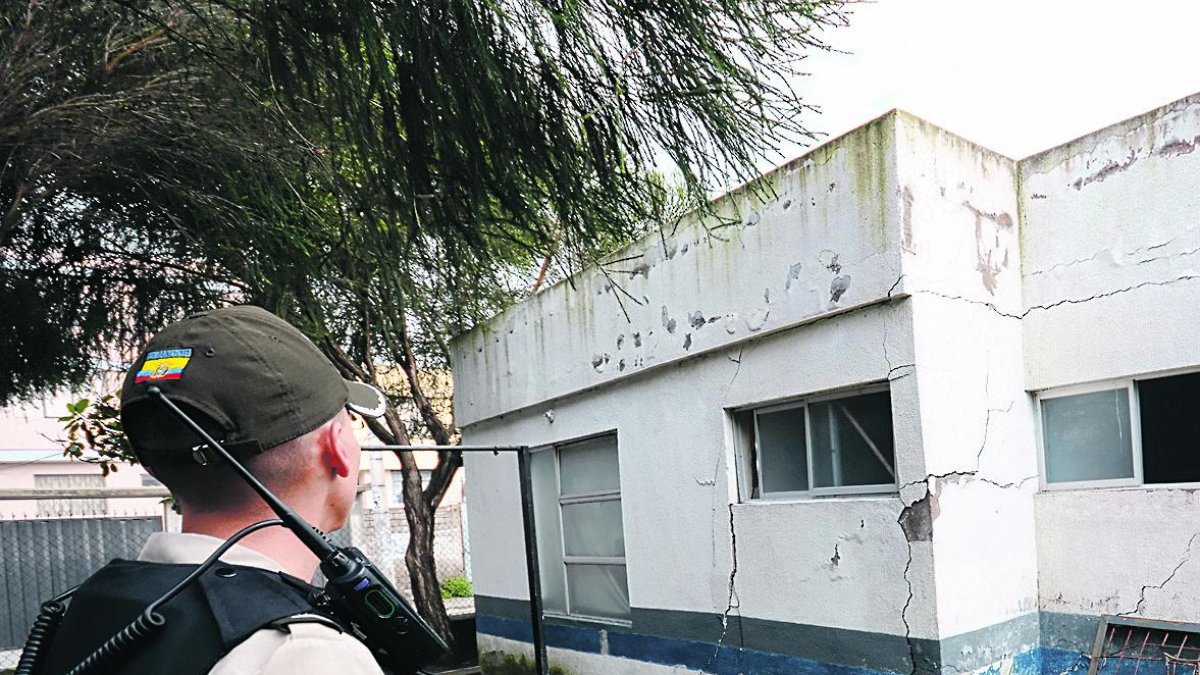 La Unidad de Policía Comunitaria empezó a trizarse, ya no es habitable.