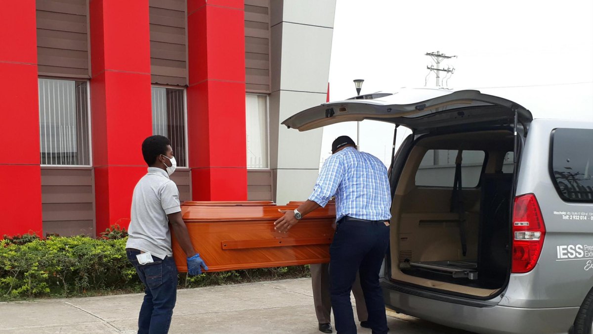 Las víctimas, de 23 y 27 años, no soportaron las toneladas de los escombros que terminaron muriendo al instante.