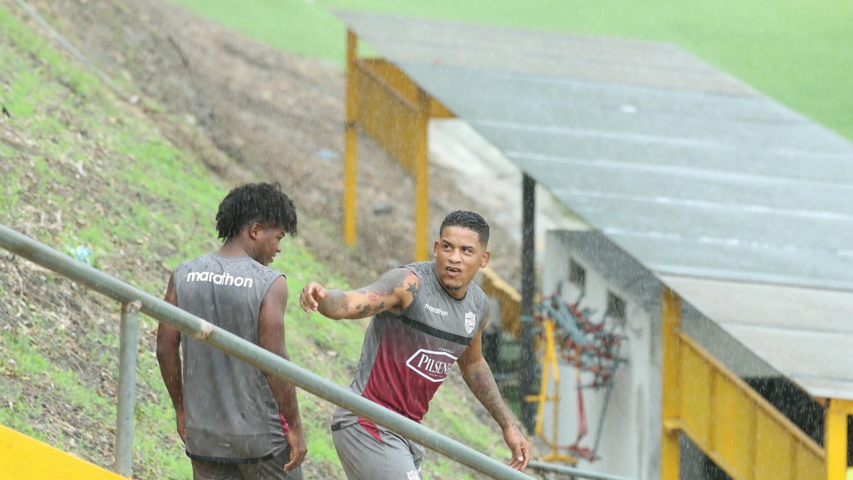 Michael Arroyo ya estaría listo para jugar el domingo ante el D. Cuenca.