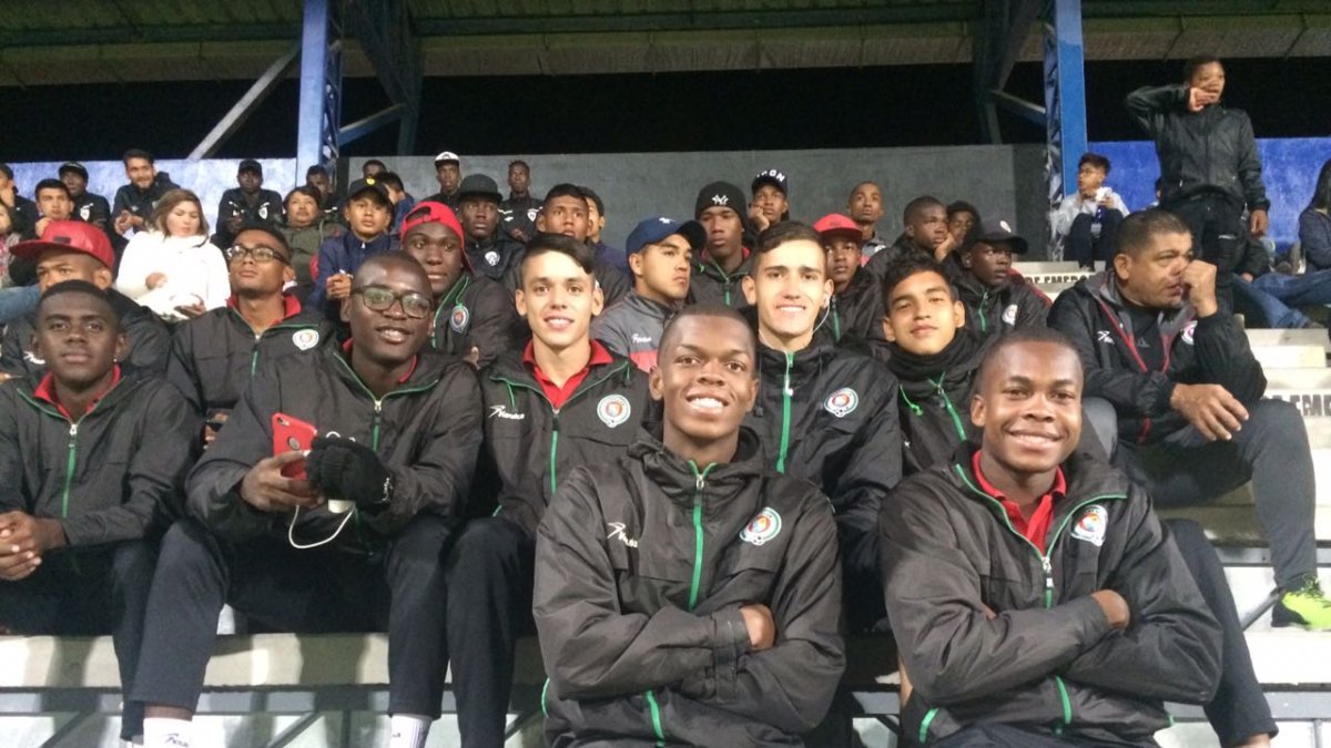 Daniel Pabón, representante de ese equipo manifestó que llevó a sus pupilos al estadio de Sangolquí para que se familiaricen con el fútbol ecuatoriano.