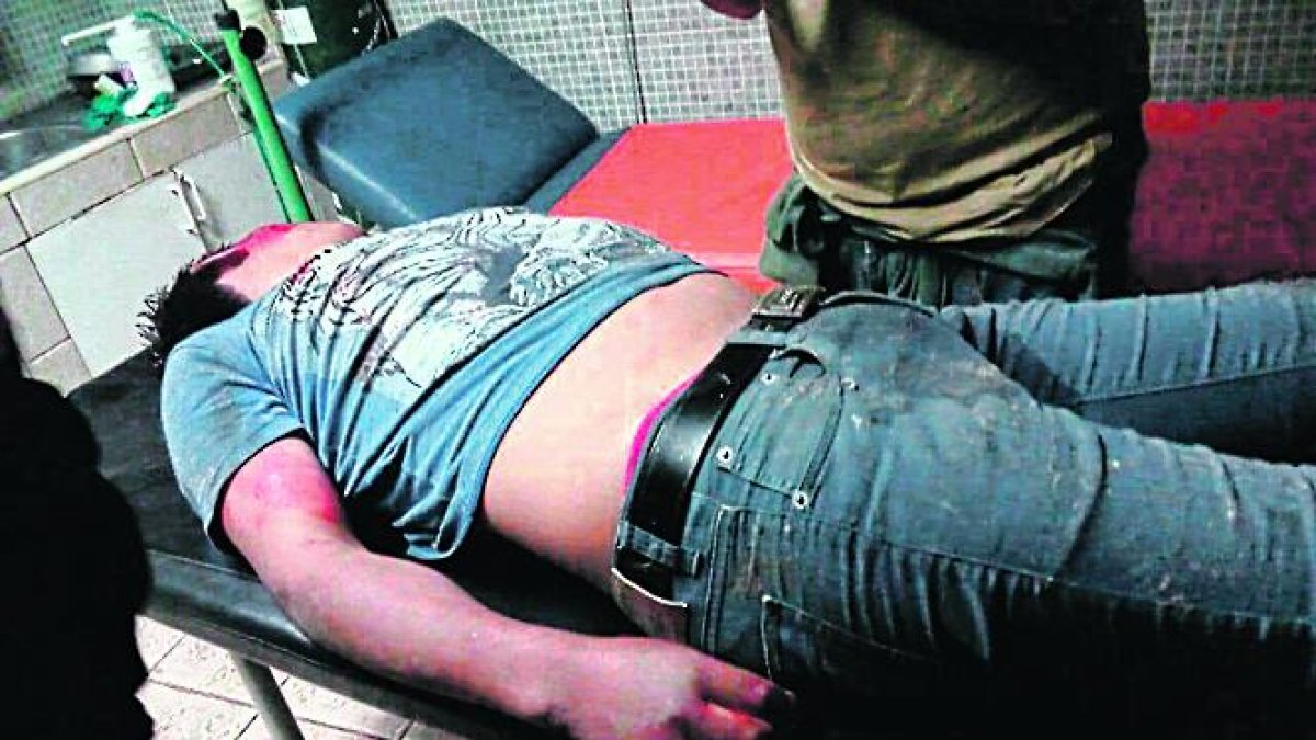 Las víctimas son dos ecuatorianos que residían en Juliaca, Perú. Los cadáveres fueron llevados a la morgue de La Capilla, en Perú.