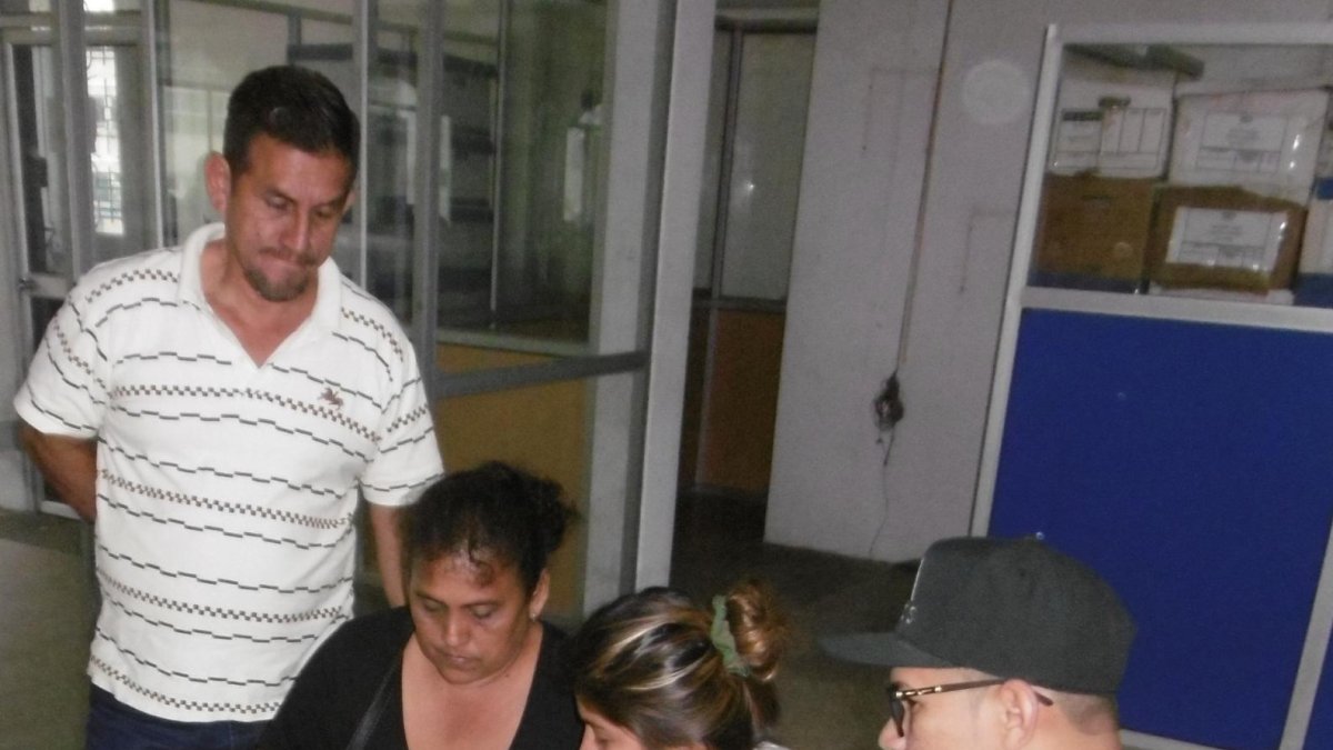 Los familiares de Amada de Jesús Briones llegaron a la Fiscalía.