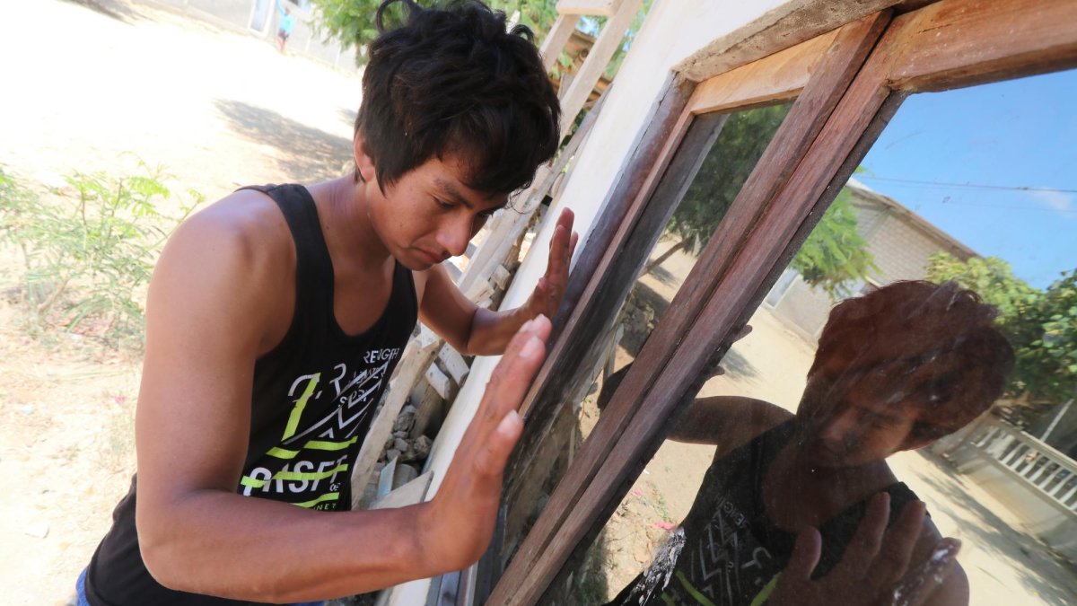Juan Rodríguez explicó cómo, supuestamente, algo extraño golpeaba la ventana de su cuarto, como queriendo abrirla.