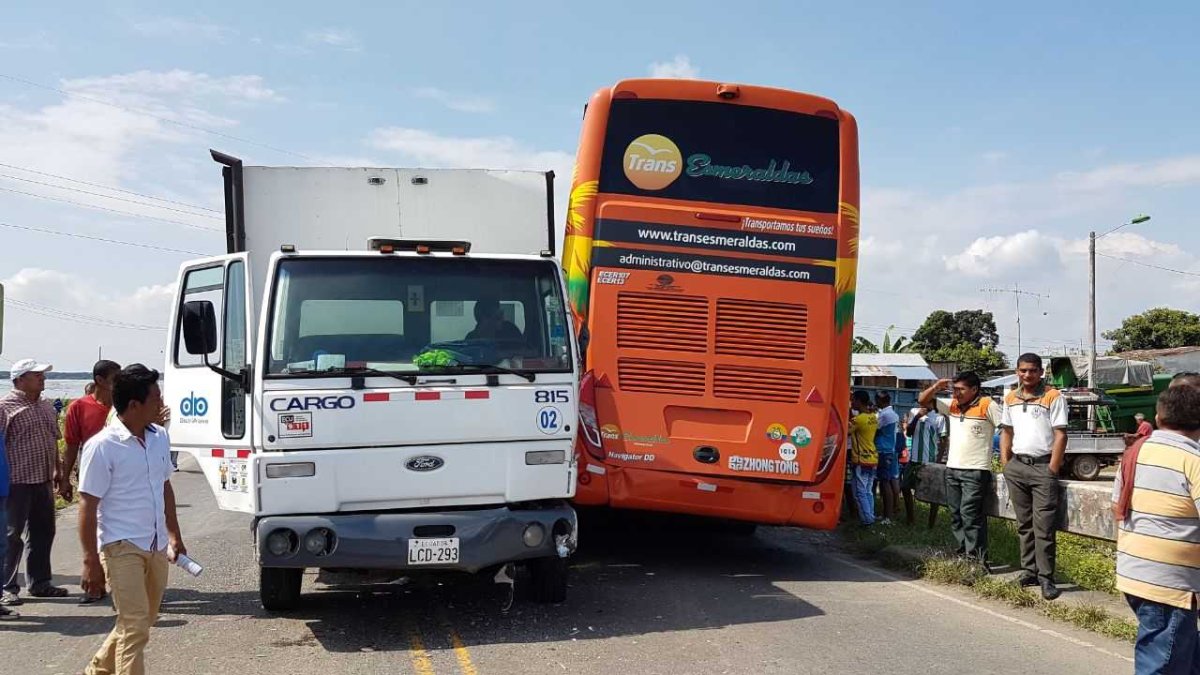 Los vehículos involucrados fueron llevados al patio de retención vehicular.