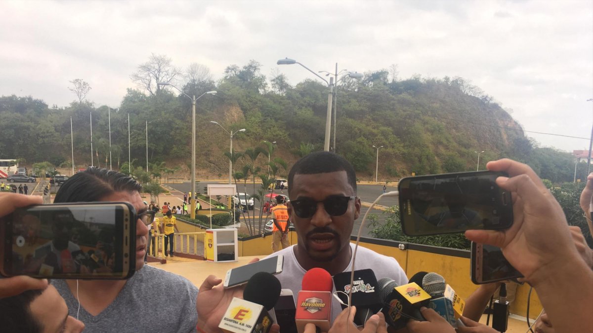 El central esmeraldeño llega desde Vasco Da Gama de Brasil.