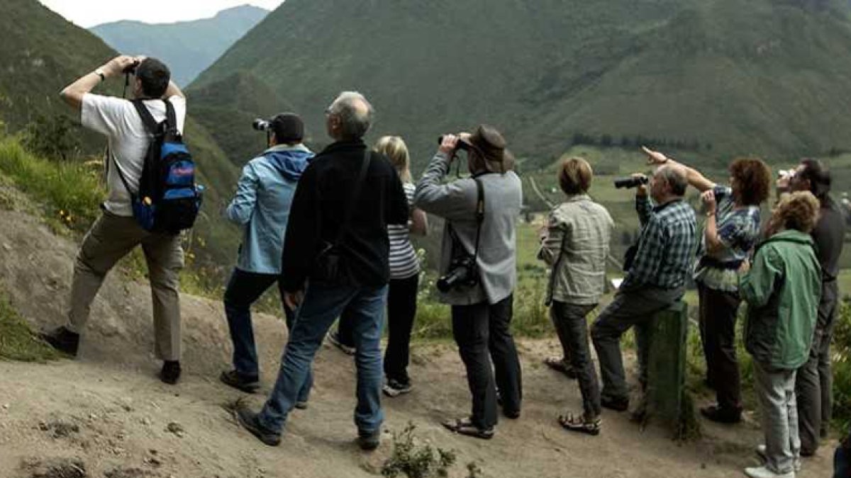 Se encuentra a 17 kilómetros de Quito.