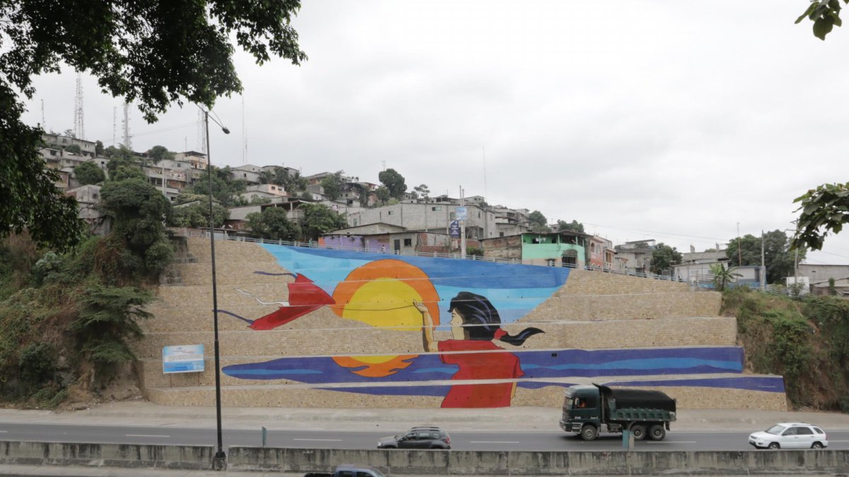 Niña Volando la Cometa está ubicado en Bastión Popular bloque 11.